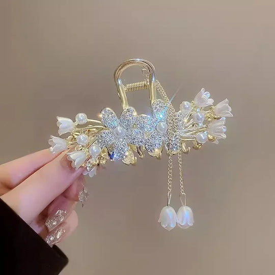 Parel-Haarspeld met Bloemen en Kwast – Elegant Accessoire