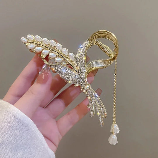 Parel-Haarspeld met Bloemen en Kwast – Elegant Accessoire