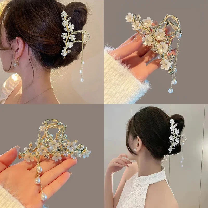 Parel-Haarspeld met Bloemen en Kwast – Elegant Accessoire