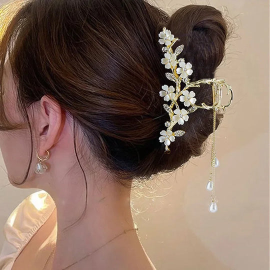 Parel-Haarspeld met Bloemen en Kwast – Elegant Accessoire