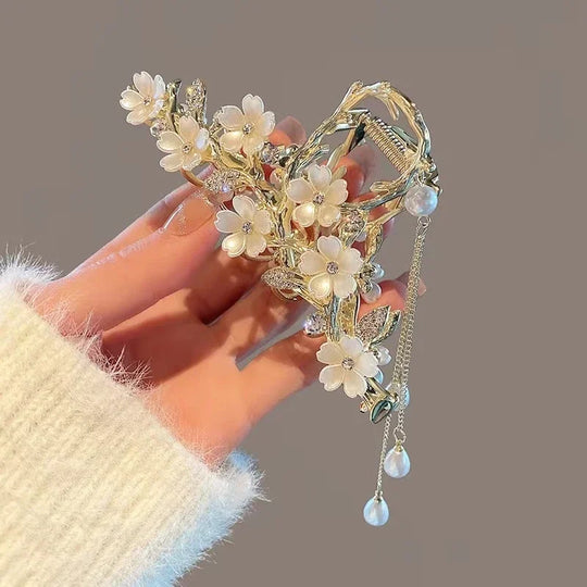 Parel-Haarspeld met Bloemen en Kwast – Elegant Accessoire