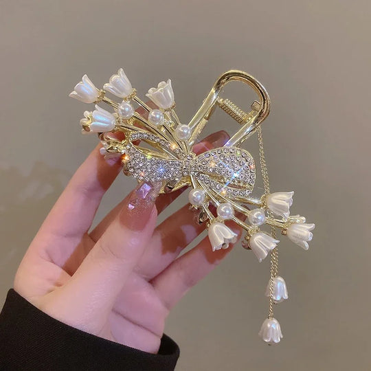 Parel-Haarspeld met Bloemen en Kwast – Elegant Accessoire