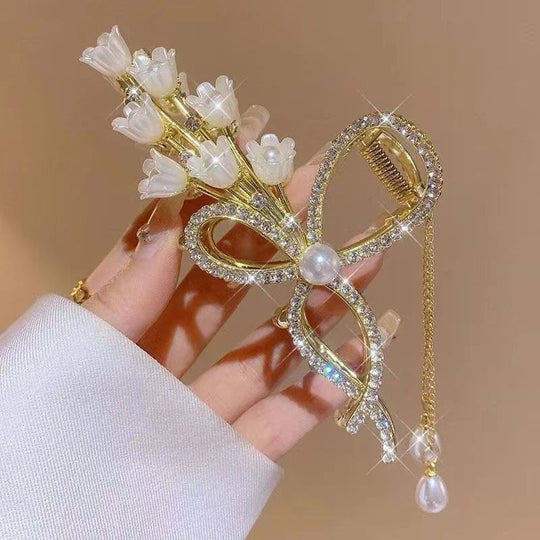 Parel-Haarspeld met Bloemen en Kwast – Elegant Accessoire
