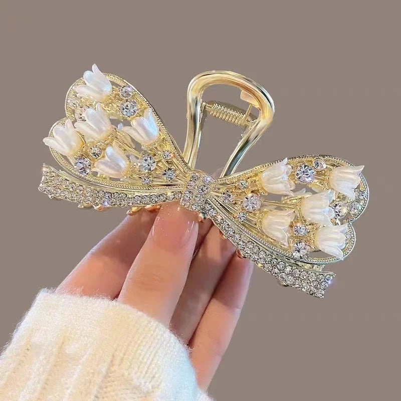Parel-Haarspeld met Bloemen en Kwast – Elegant Accessoire