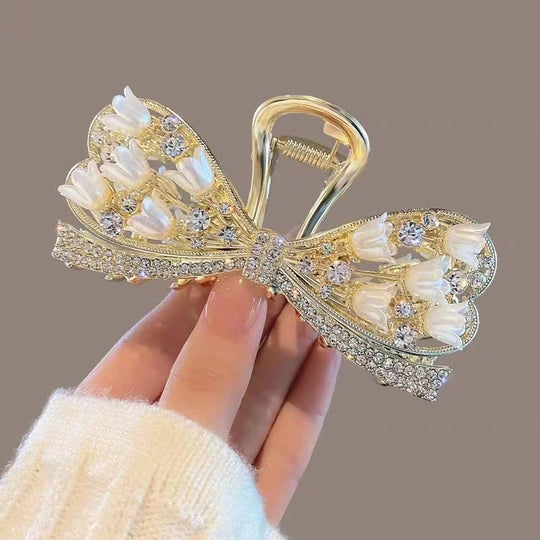 Parel-Haarspeld met Bloemen en Kwast – Elegant Accessoire