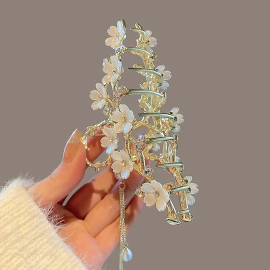 Parel-Haarspeld met Bloemen en Kwast – Elegant Accessoire